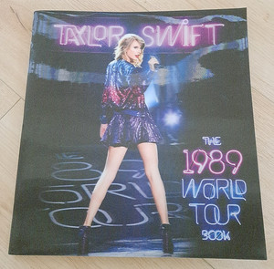 Taylor Swift 1989 Tour Book | eBay