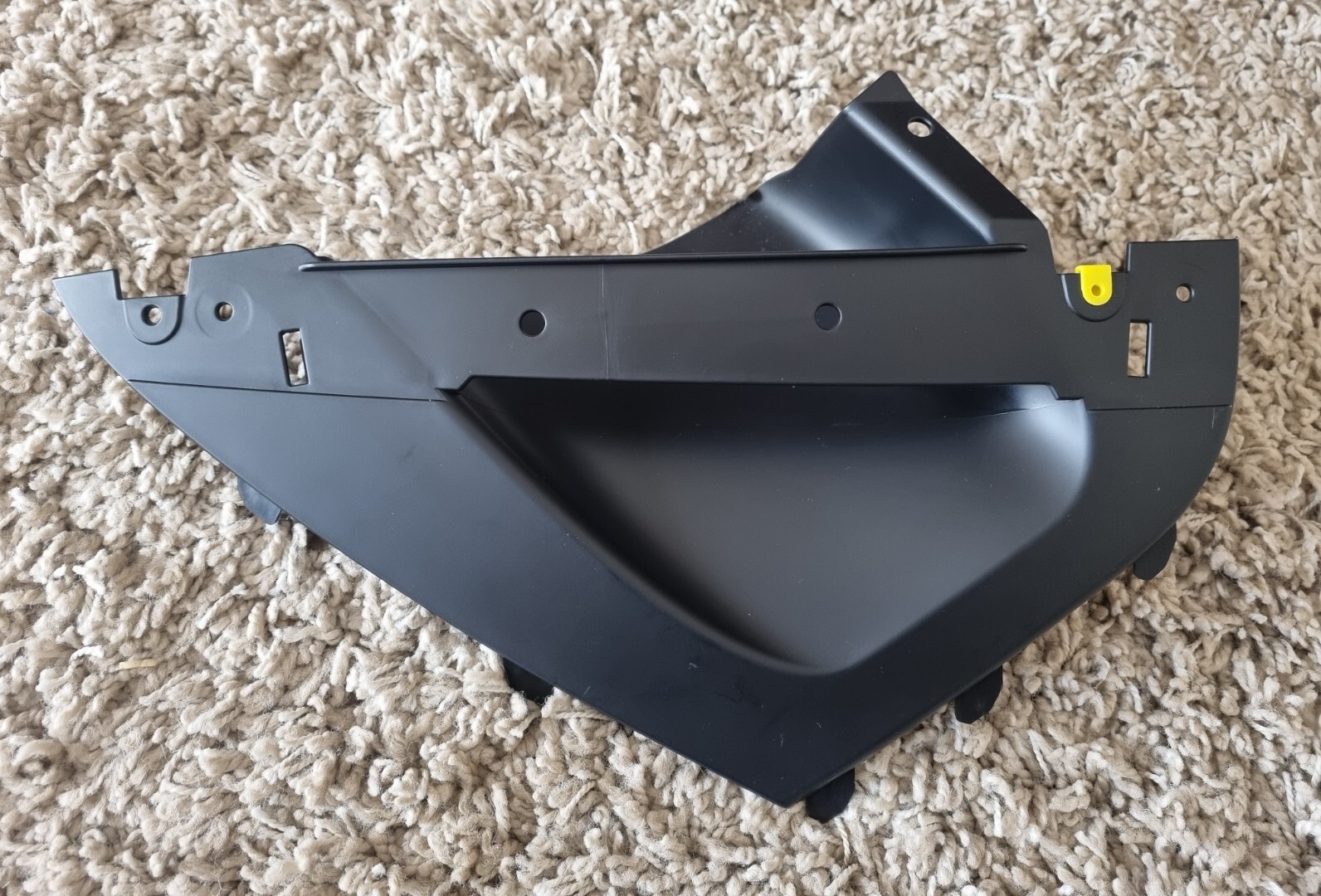 Genuine Land Rover Range Rover Velar (L560)Brake Caliper Cooling Duct