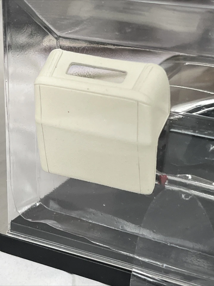 1932 DUESENBERG TORPEDO CONVERTIBLE 1/43 CAR BY AUTOMODELLO - LIMITED ED OF 299 - Image 4 of 4