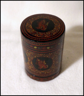 Collectable Red Thailand Lacquer Over Woven Bamboo Spice/Tea Box #RA106