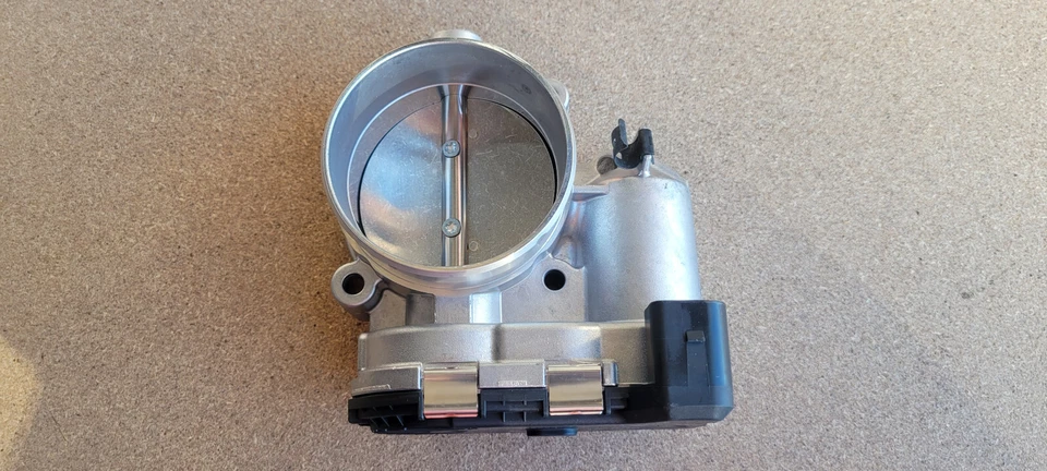 Bosch 0 280 750 202 Fuel Injection Throttle Body For Cadillac SRX 04-06 ^ - Imagem 2 de 4