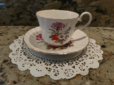 ROYAL STUART FINE BONE CHINA TEA CUP & SAUCER SET MADE IN ENGLAND