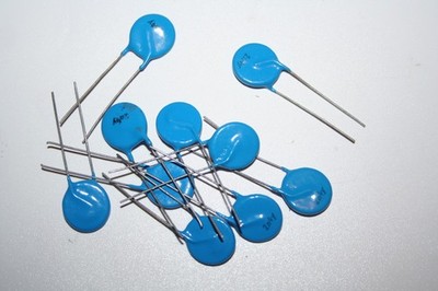 vermutlich ein NTC (oder PTC) mit Aufdruck 2N4Y