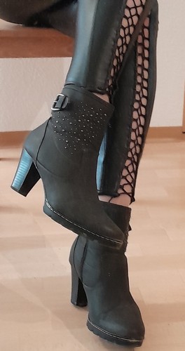 Schwarz-graue Kunstleder 👢 Stiefeletten, 8 cm Absatz, Gr. 42 passt bis Gr. 43