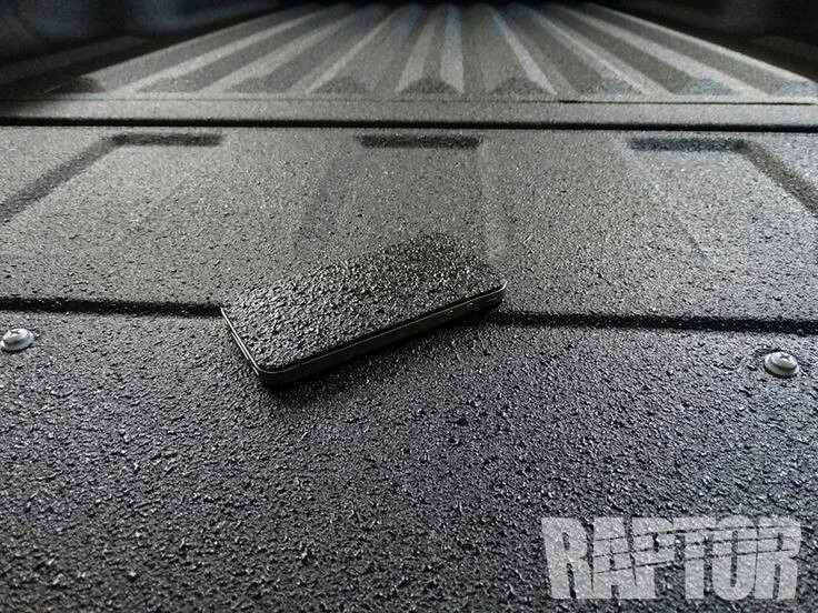 U-POL RAPTOR VERNICE BUCCIATA ANTIGRAFFIO COLORABILE KIT CON PISTOLA 4 + 1 + 1 - Immagine 3 di 4