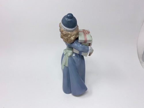Lladro Nao Figur Weihnachtszeit Mädchen mit Paketen Geschenke 1985 - Bild 4 von 6