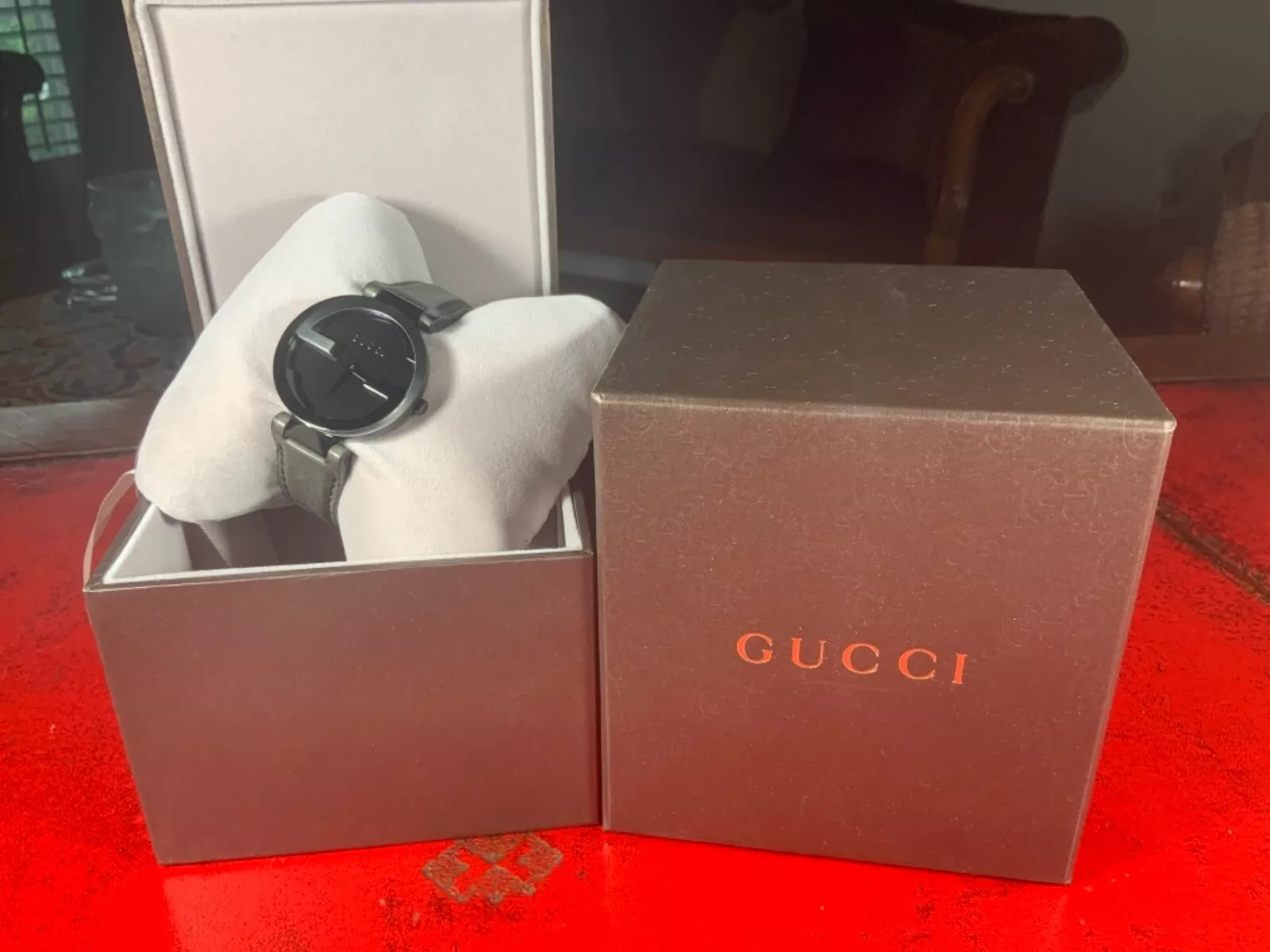 Gucci Ya133302 Emboîtés G Cadran Noir, Bracelet Cuir Tout Neuf