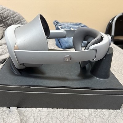 Samsung Android XR Headset with Controller White