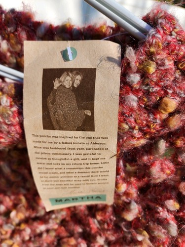 RARE 2005 MARTHA STEWART KNIT COMING HOME PONCHO RED CRANBERRY GOLD MUSTARD NWT! - 第 2/10 張圖片