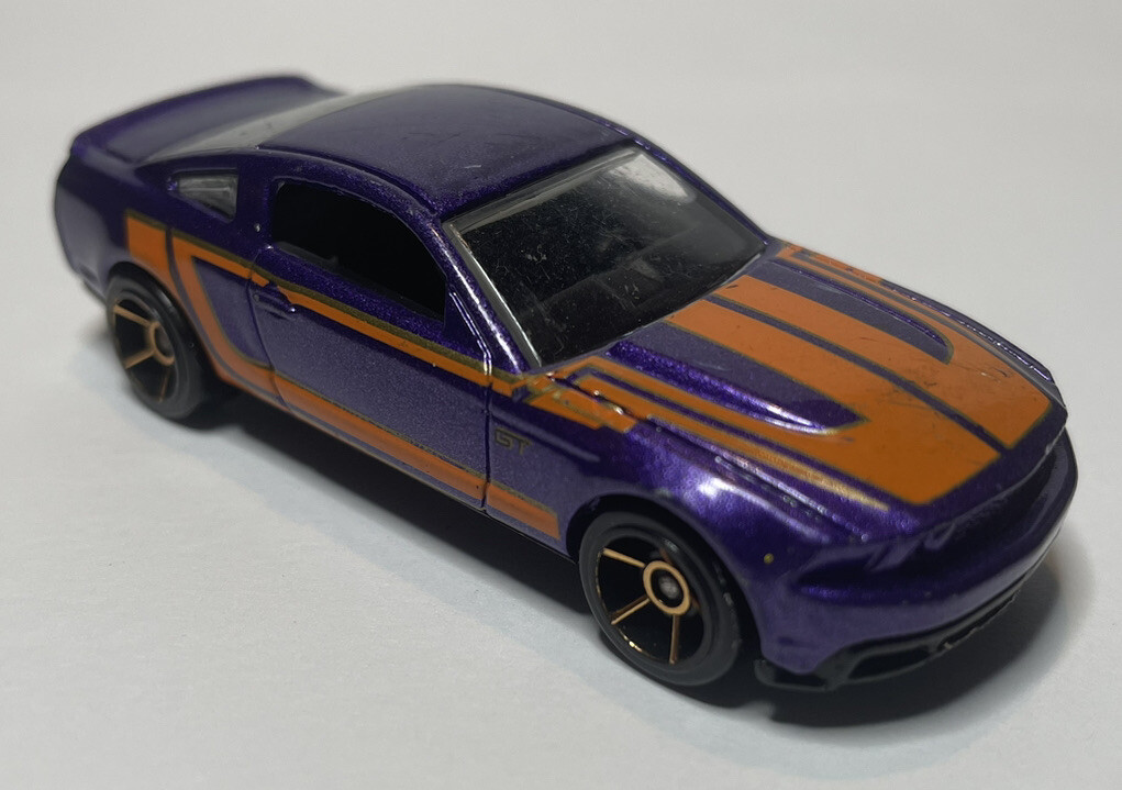ミニカー Hot Wheels Ford MUSTANG GT Amazon.com: Hot Wheels 2010 Ford Mustang GT - HW Mild to