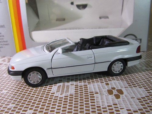 665Z Vintage Gama 51026 Deutschland Opel Astra F Cabriolet 1991 Weiß 1:43 + Box - Bild 2 von 19