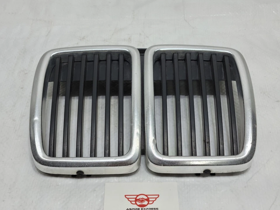 BMW E30 325I 3 Series Front Kidney Grille OEM 1884350 Foto 3 de 4