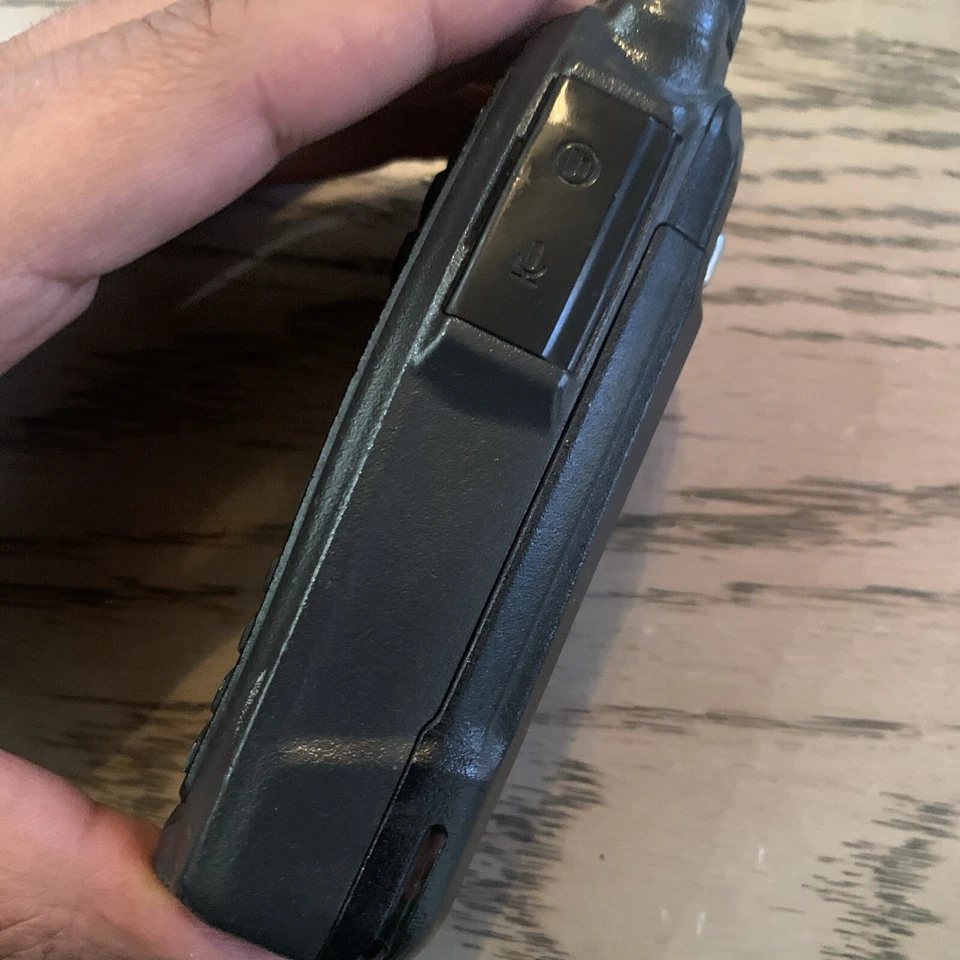 HYT TC-580V Black Handheld LCD Display 136-174MHz 2-Way Talk Radio Walkie Talkie - Image 2 of 4