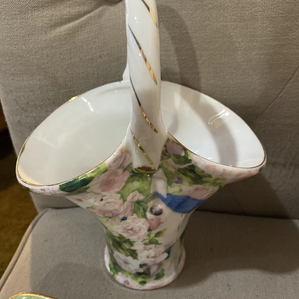 Bandeja y cesta Madison & Max Cottagecore Country Roses Birdhouse Judy Buswell Foto 3 de 4