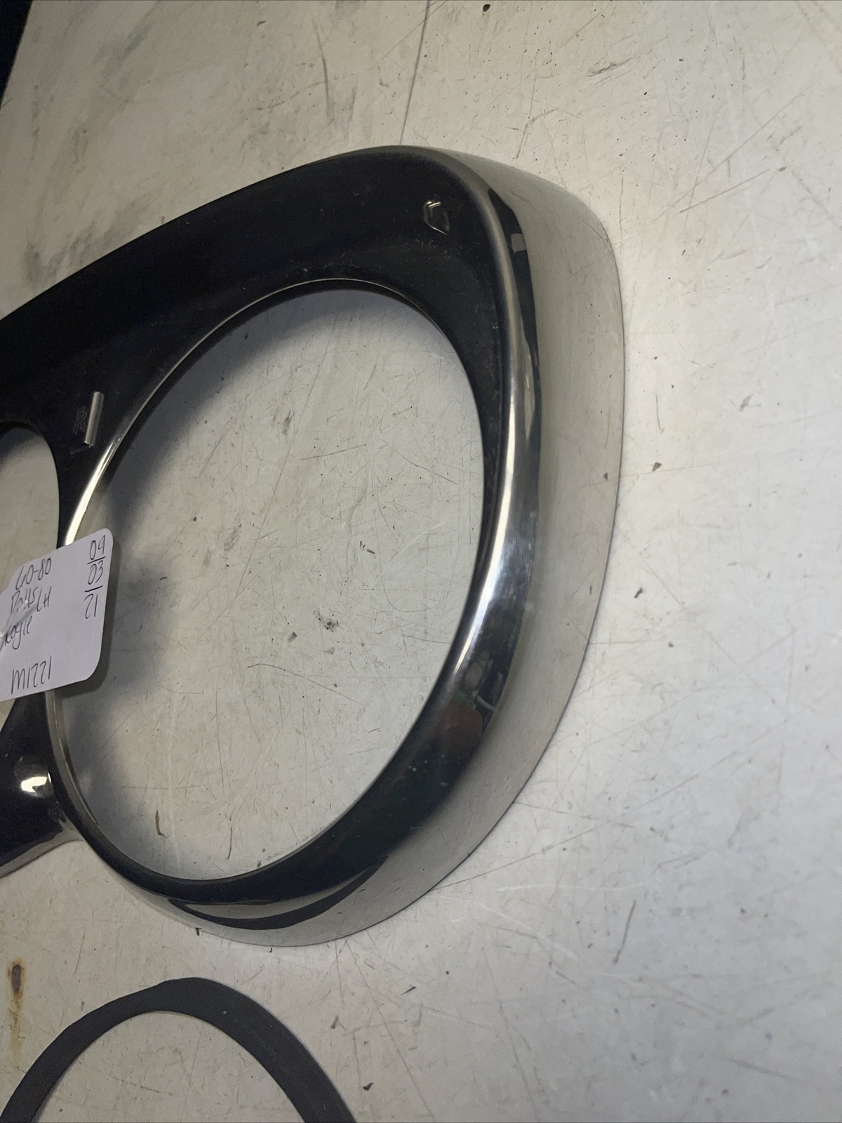 60 - 80 ROLLS ROYCE SILVER SHADOW LEFT HEADLIGHT CHROME TRIM RING DOOR M1221