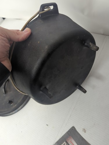 Camp Chef 10 in Dutch Oven Lid & Handle Pre-Seasoned Cast Iron Heavy Duty Unused - Picture 11 of 12