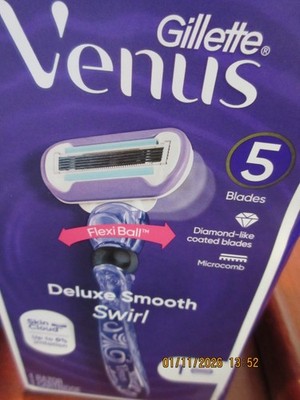 GILLETTE VENUS DELUXE SMOOTH SWIRL FLEX BALL(5 BLADES)