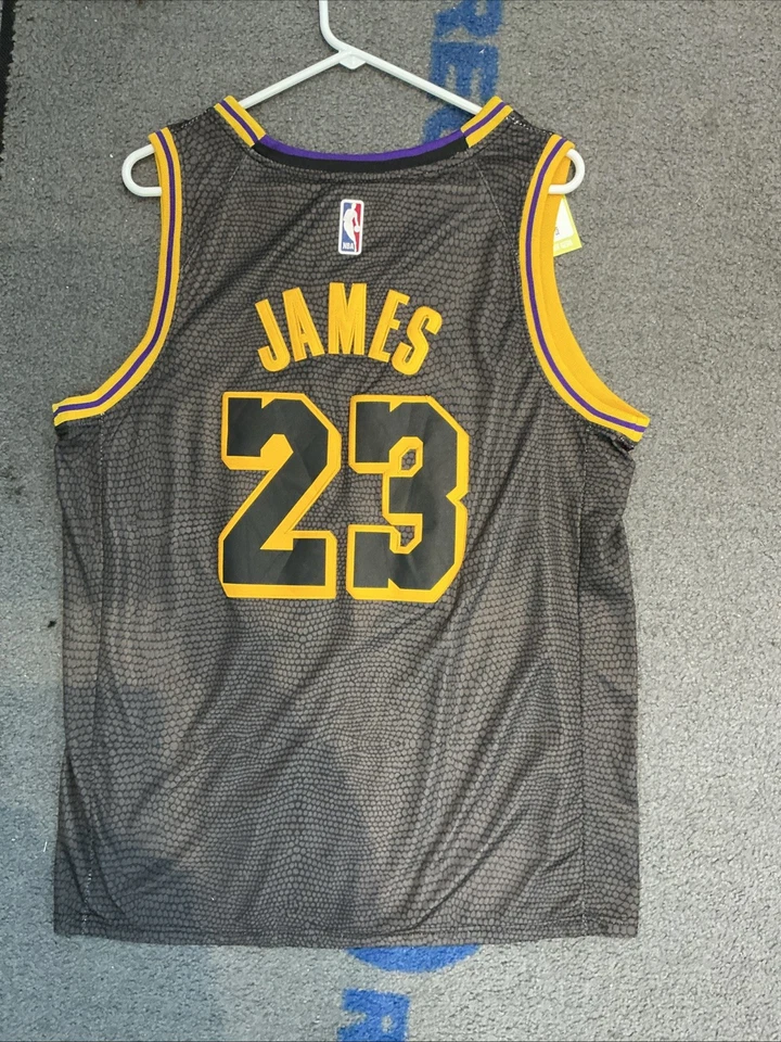 Camiseta LeBron James Negra Mamba Lakers Talla 50 Foto 2 de 2