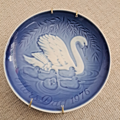 Swan And Cygnet Chicks Mother's Day Porcelain Plate 1976 Bing & Grondahl 6"