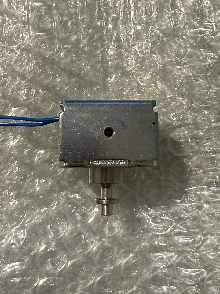 KUHNKE 10042452 9VDC SOLENOID FOR JAGUAR GEAR SELECTOR GENUINE REPLACEMENT  - Image 4 of 4