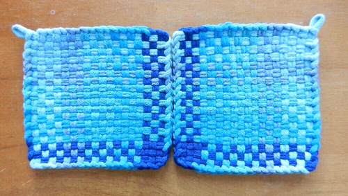 Set of 2 Handmade Artisan Woven Loomed Blue Ombre Potholders Hot Pads Trivets - Picture 6 of 7