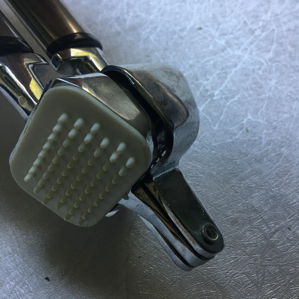 Prensa trituradora de ajo vintage de los años 90 cromada e inoxidable de alta resistencia colgante de pared Foto 4 de 4