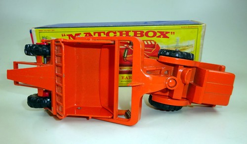 Matchbox K-6A Allis Chalmers Earth Scraper RED plastic wheels near mint / boxed - Picture 6 of 11