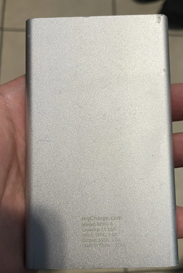 Cargador Portátil MyCharge Modelo RZ30V-B Foto 2 de 4