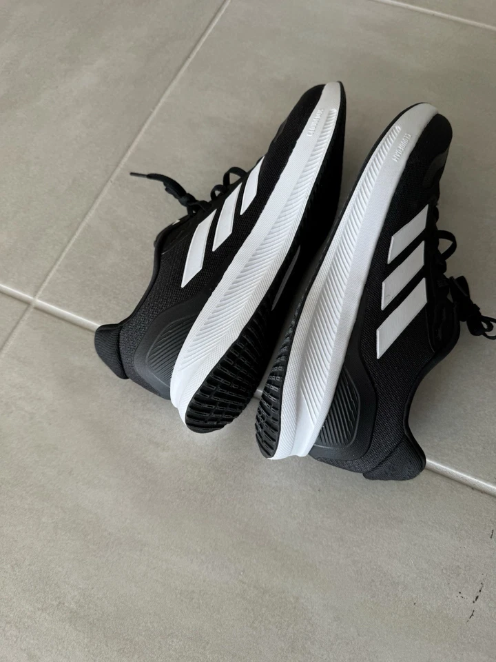 Addias Mujer 10.5 Negro Foto 3 de 4