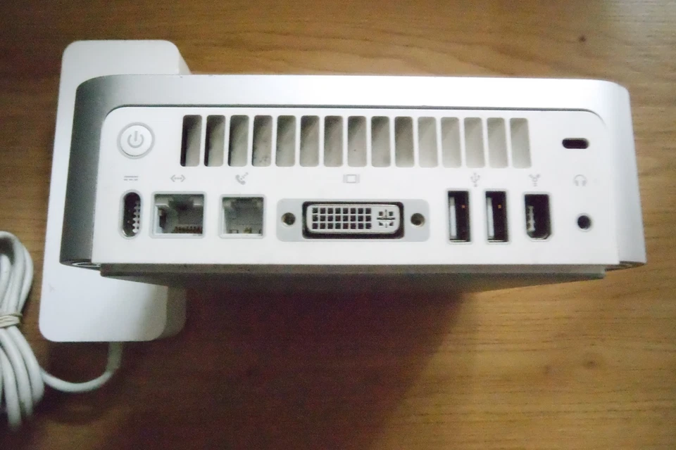 Apple Mac Mini G4 1.42Ghz 1Gb Ram M9687LL A1103 EMC 2026 Jan 2005 - Image 3 of 4