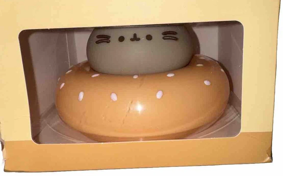 Figura Vinilo Pusheen LOAFIN’ TOTALMENTE NUEVA Lanzada Abril 2024 Foto 3 de 4