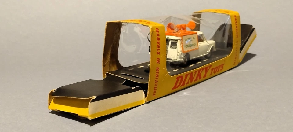 Dinky Toys england 492 Election Mini Van “Vote For Somebody” - Immagine 3 di 4