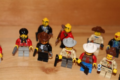 Lego Pirates - 18 Figuren Solaten Rotröcke Cowboy Piraten Räuber Sheriff - Bild 3 von 5