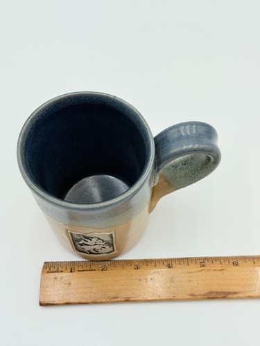 Taza Cold Mountain Pottery Vaquero Bucking Horse Billings Montana 2004 16 OZ - Imagen 9 de 9