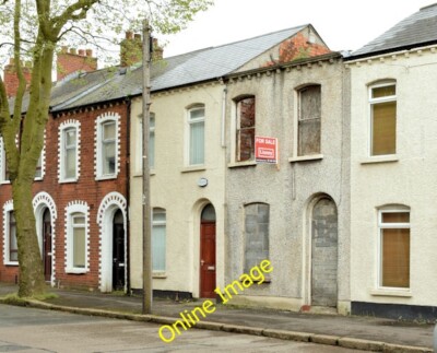 Foto 6x4 Nr. 126 Donegall Avenue, Belfast (Mai 2014) Beal Feiste The com c2014