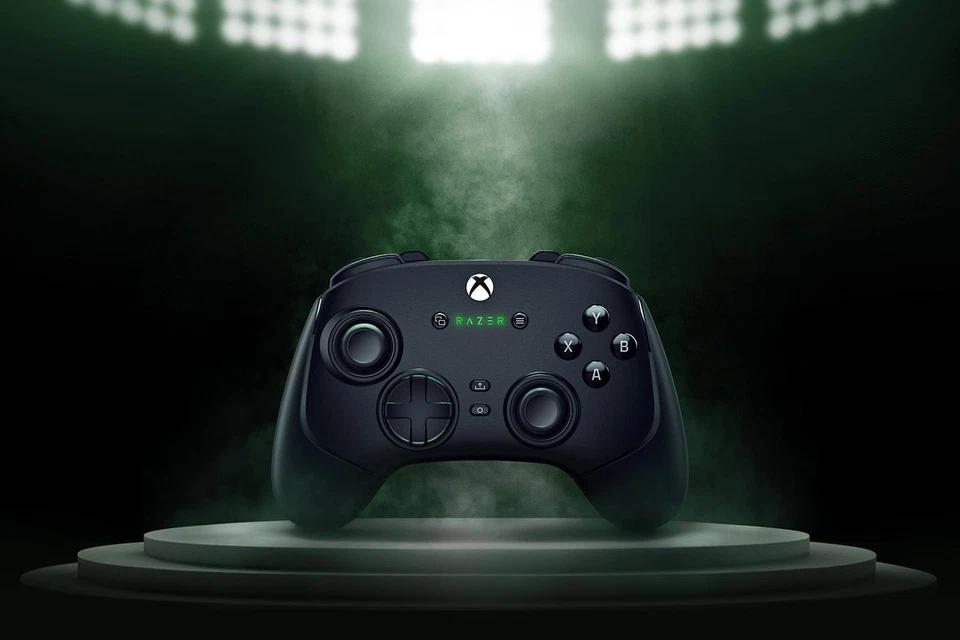 Razer Wolverine V3 Pro - Kabelloser Esports Controller für Xbox & PC (HyperSpeed - Immagine 2 di 4