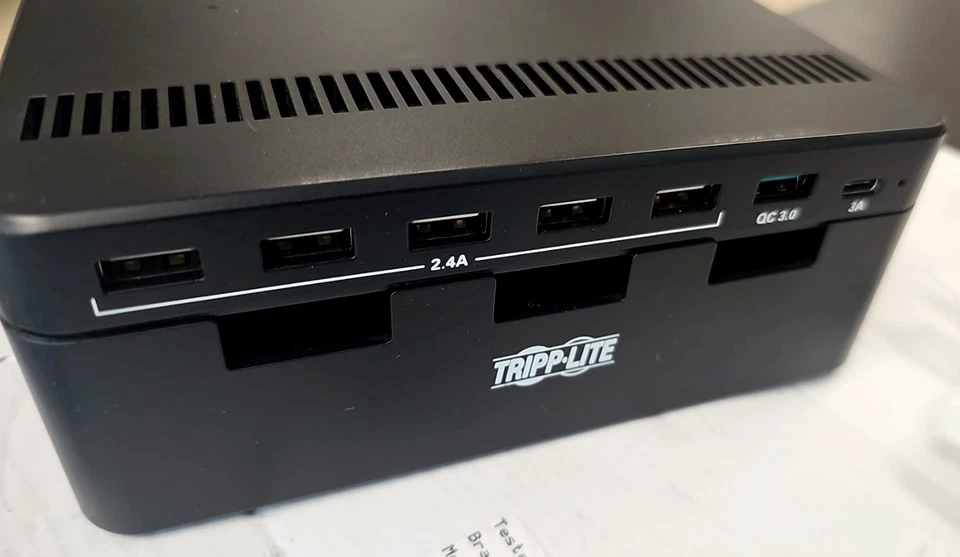 Tripp Lite 7 USB A C Charging Station Quick Charge Port Hub Smartphone Tablet - Image 2 of 4