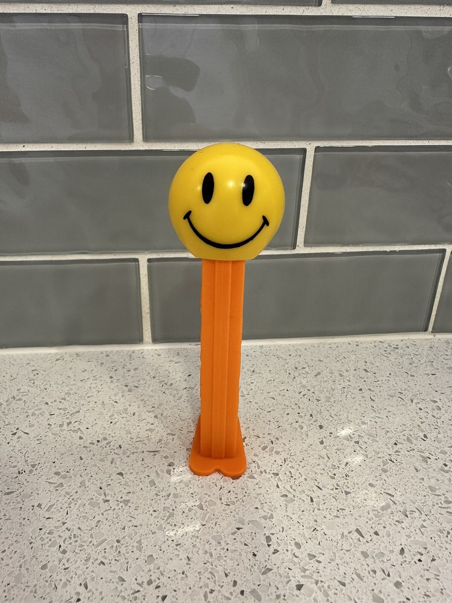 PEZ Funky Faces- Smiley face -yellow head w/orange 4.9 Hungary