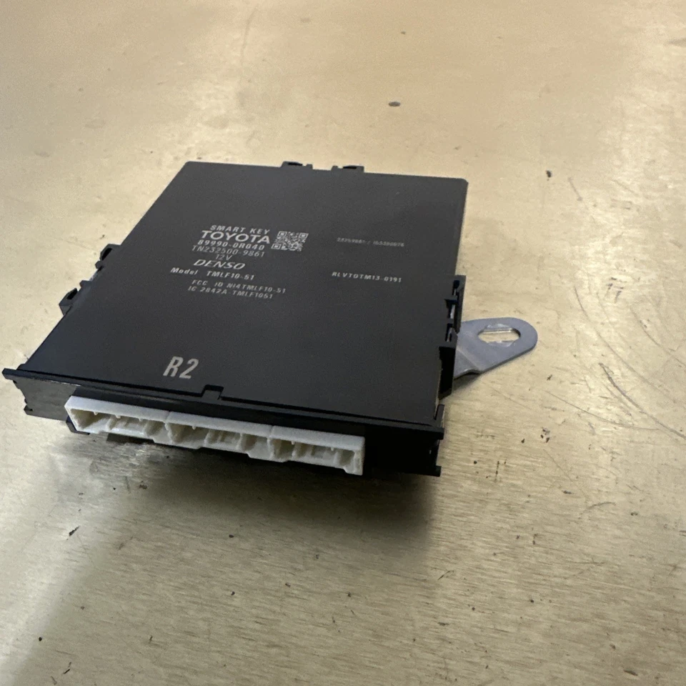 Módulo de control de entrada sin llave Toyota RAV4 2013-2020 FABRICANTE DE EQUIPOS ORIGINALES Foto 2 de 4