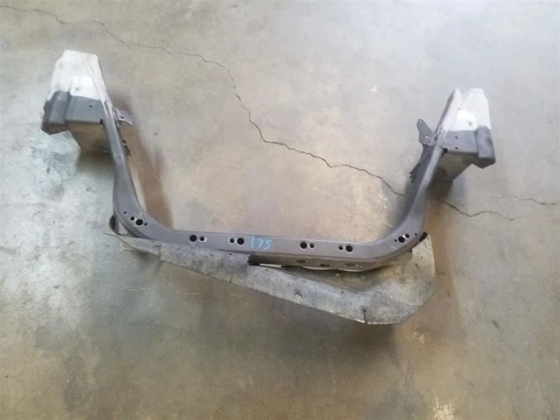 Barra de soporte de núcleo inferior delantera | Se adapta a Ford Excursion 2005 Foto 2 de 4