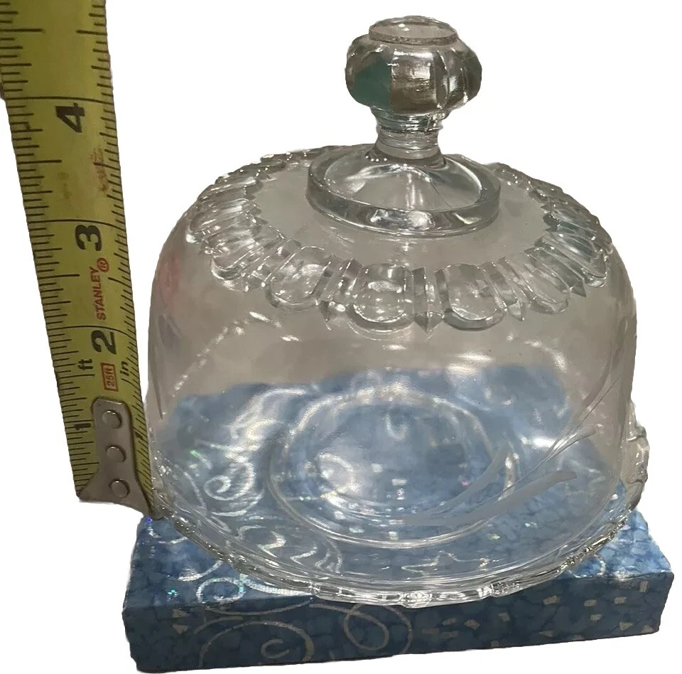 Маленькая стеклянная пьедестальная тарелка для торта с матовым цветочным куполом — 5-дюймовое травленое стекло - Изображение 4 из 4