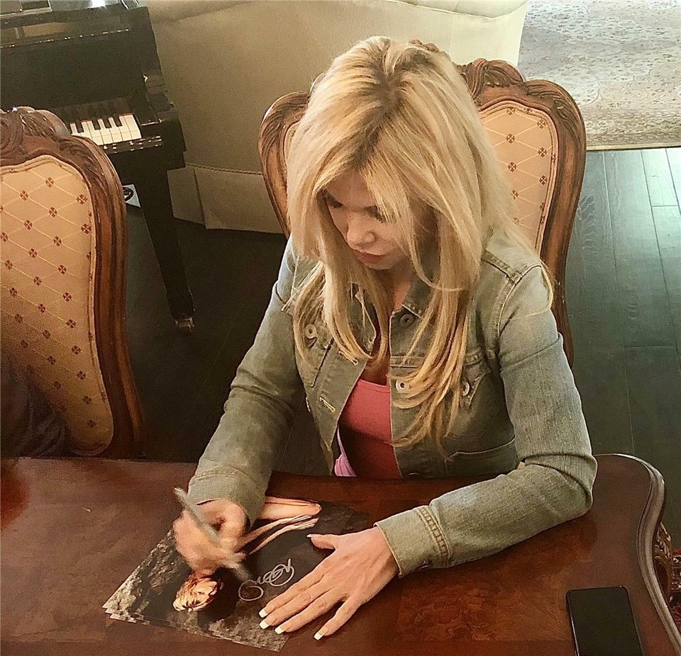 Donna D'errico autograph signed Playboy 8x10 Photo #7 NUDE Actress