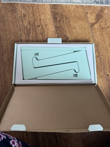 Typo Collapsible Laptop Stand & Storage In Mint - Brand New - 第 2/5 張圖片