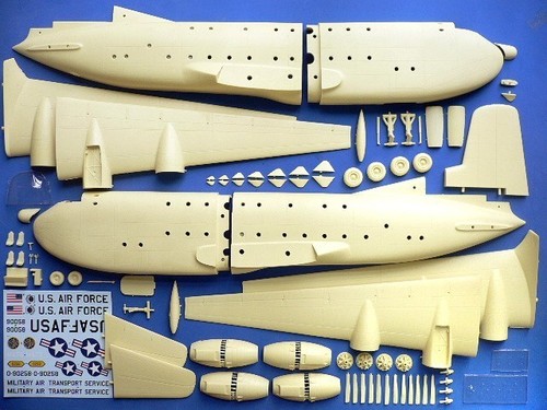 Anigrand Models 1/72 DOUGLAS C-124 GLOBEMASTER II Transport - Picture 2 of 5