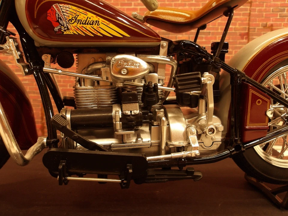 New Ray 1938 Indian Four Motorcycle collection 1:6 DieCast & Plastic 12" Figure - Image 4 of 4