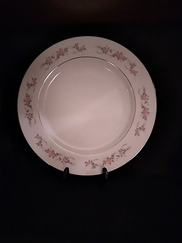Diamond China "Pageant" Chop Plate - Picture 1 of 3