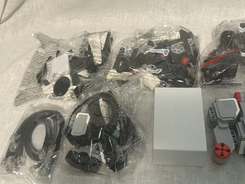 LEGO MINDSTORMS: Lego MINDSTORMS EV3 (31313) - Image 3 of 4