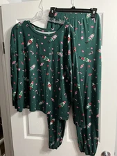 JoySpun Women’s Holiday Pajamas Green Festive Size Large Soft Cozy