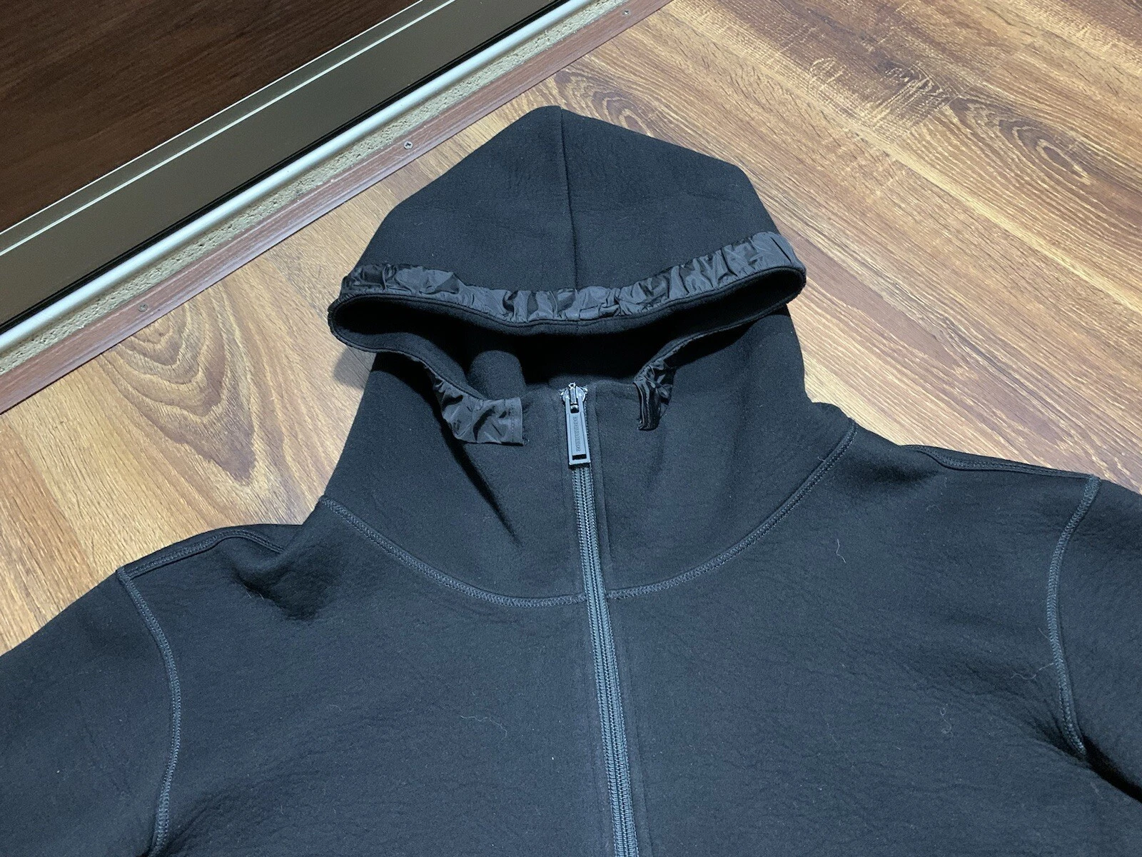 Felpa con cappuccio Dsquared2 nera in neoprene cropped Wmns