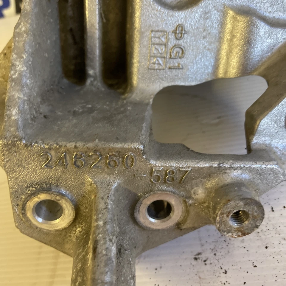 toyota hiace Dyna 2.5 d4d 2007 water pump bracket 246260-587 — 第 3/4 张图片